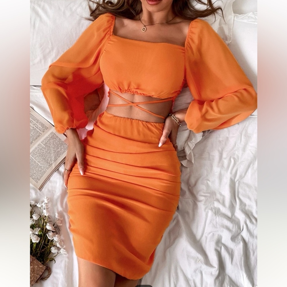 Cut Out Crisscross Ruched Lantern Sleeve
Chiffon Bodycon Dress